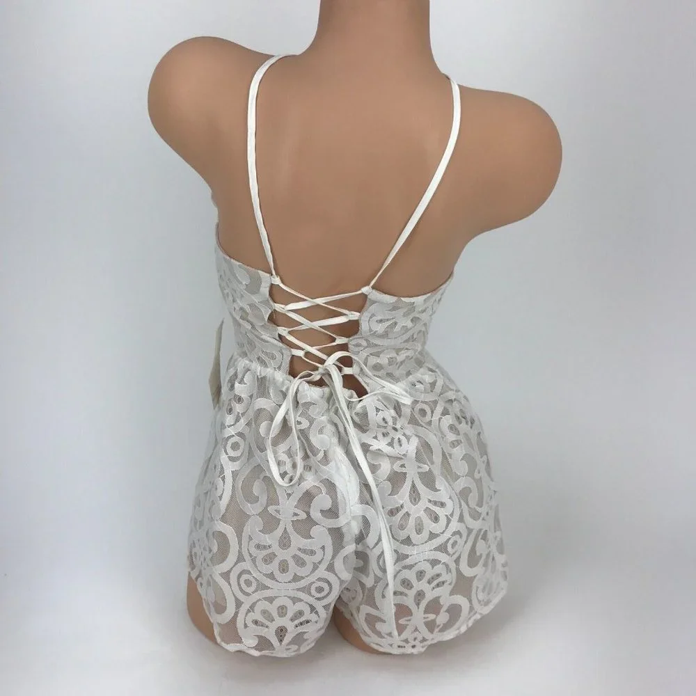 NWT TOBI White Embroidered Lace Romper Criss Cross Lace Up Shorts One Piece SZ M - Picture 5 of 9